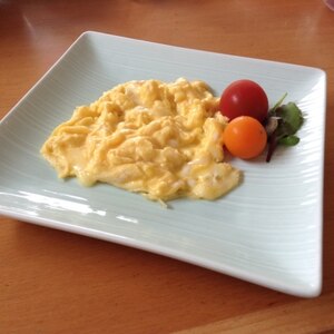 朝食、お弁当に♪たまごとチーズのスクランブルエッグ